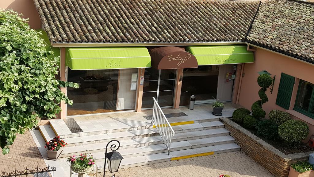 Hotel Restaurant Emile Job Montmerle-sur-Saone Eksteriør billede