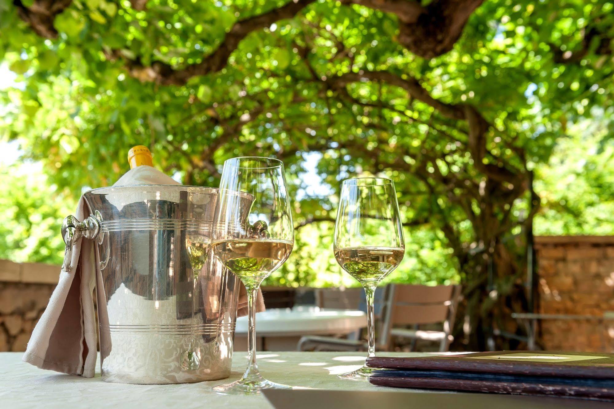 Hotel Restaurant Emile Job Montmerle-sur-Saone Eksteriør billede