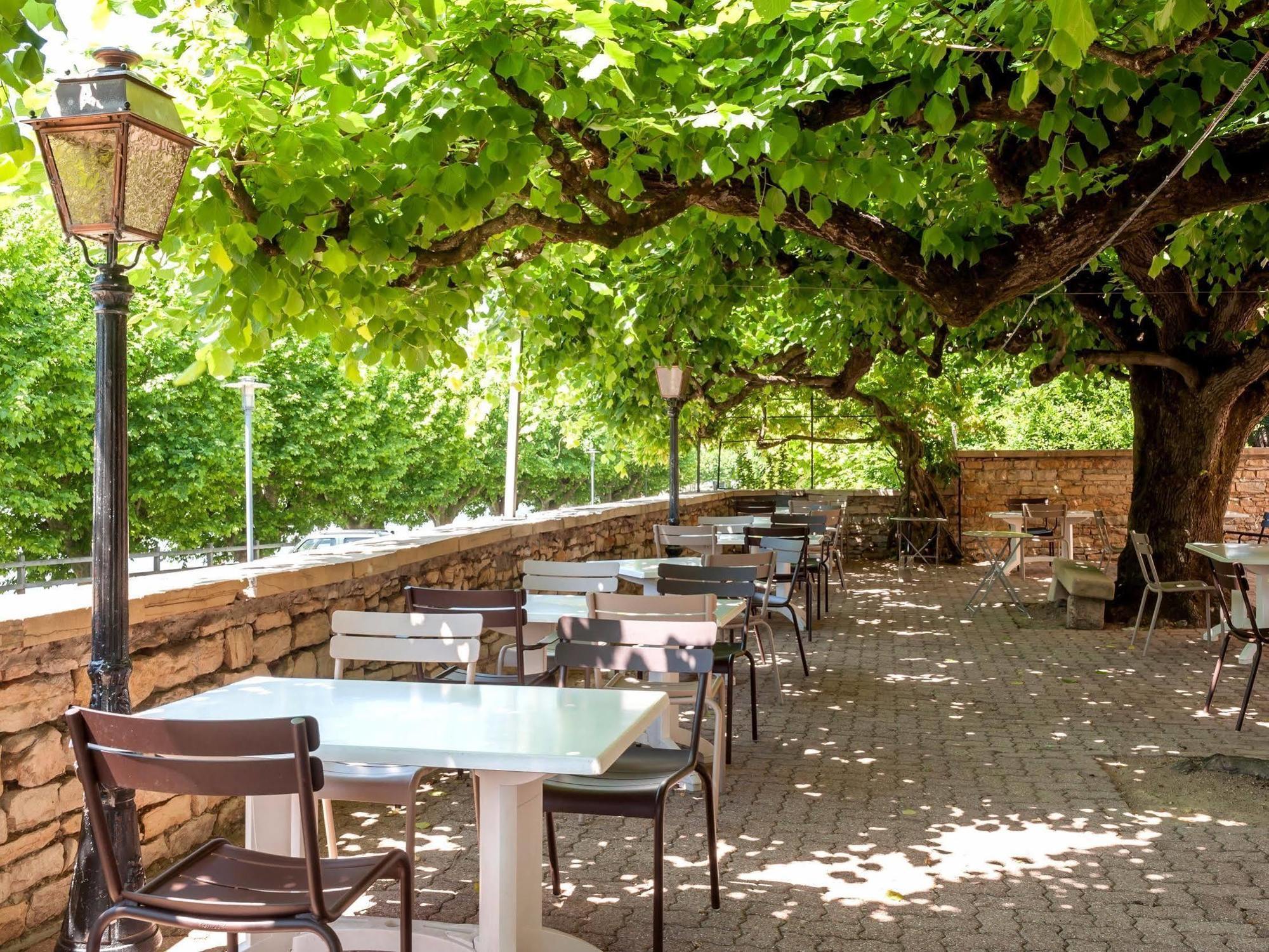 Hotel Restaurant Emile Job Montmerle-sur-Saone Eksteriør billede
