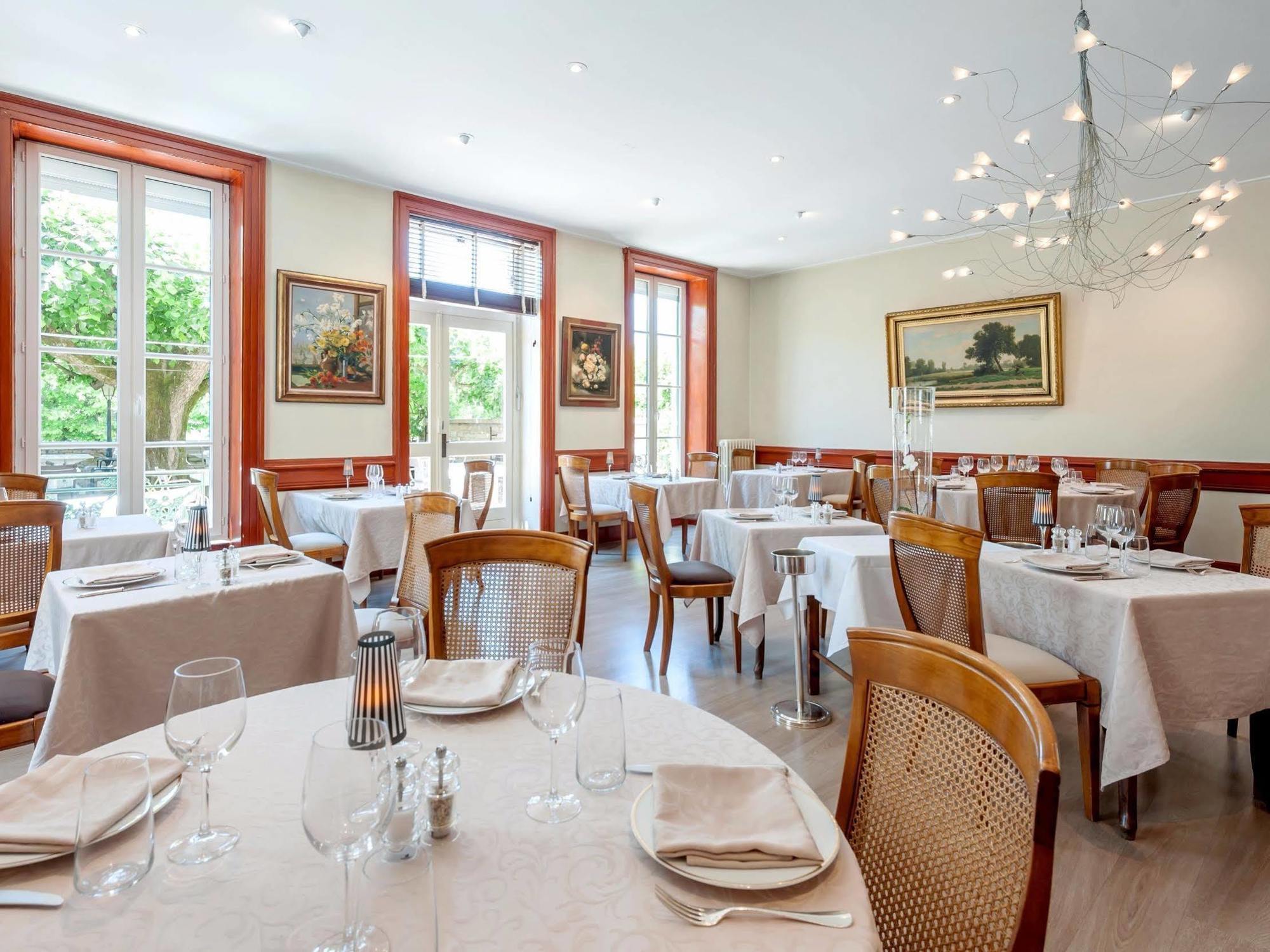 Hotel Restaurant Emile Job Montmerle-sur-Saone Eksteriør billede