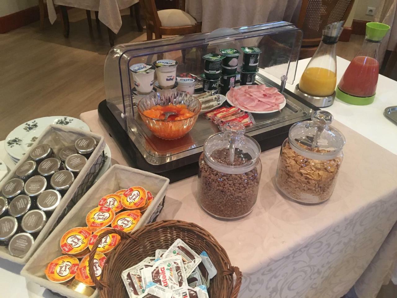 Hotel Restaurant Emile Job Montmerle-sur-Saone Eksteriør billede